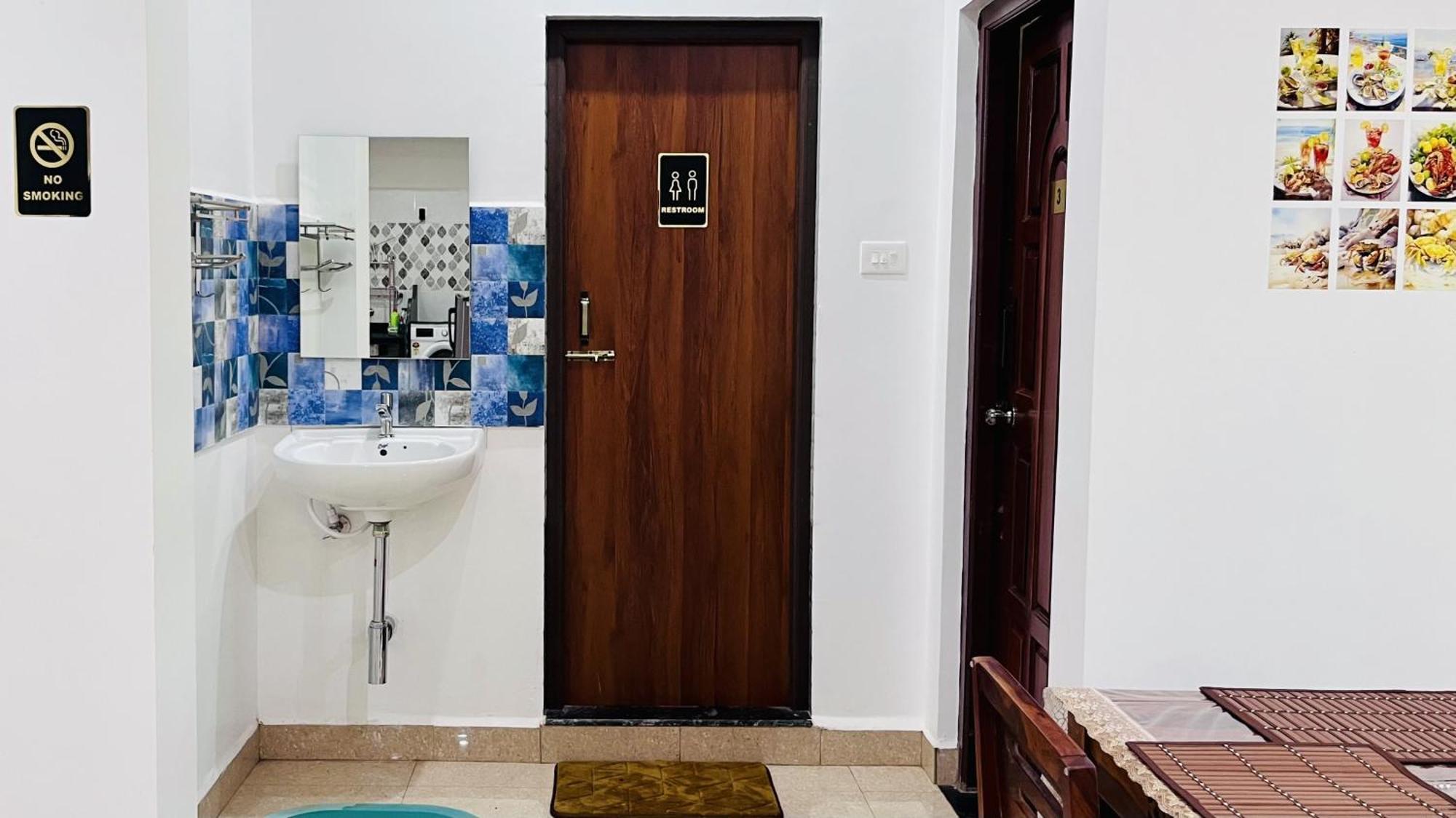 Happy Moon Homestay Aldona Bagian luar foto