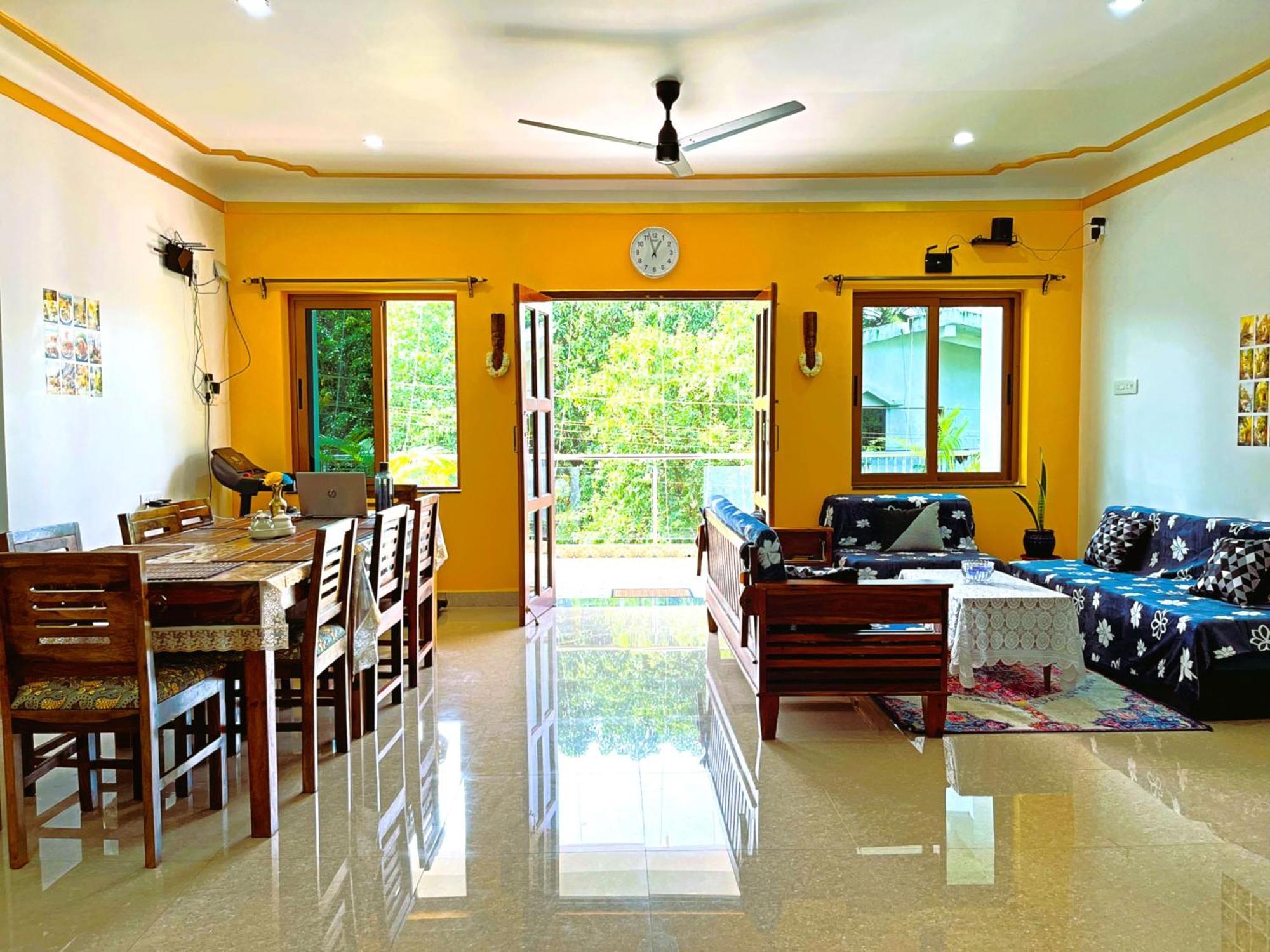 Happy Moon Homestay Aldona Bagian luar foto